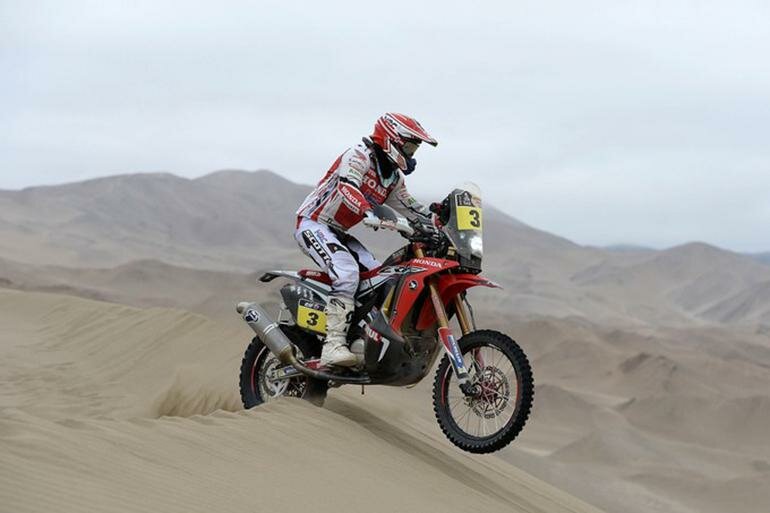 Spectacular double for Honda in tenth stage of Dakar 2014