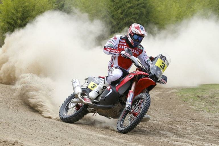 Joan Barreda rides his Honda CRF450 RALLY to victory