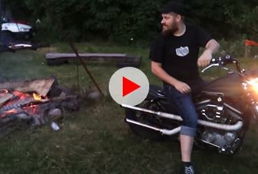 Video: This is how to make a camp fire with Harley Davidson 