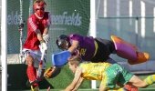 Dylan Swanepoel agonisingly close as defender Yixian Liu and GK Rui Xu react. 