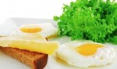 Try this snack one to two hours before your exercise routine to ensure peak performance: One slice (30g) of rye bread with a fried egg. Fry your egg with 2.5ml of oil.