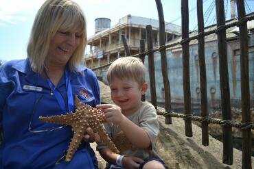 Volunteer Charmaine Augustyn and the young 3 year old Maxim Mandel