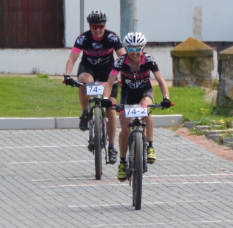 Hannele Steyn and Anneke Viljoen crusing along at the Cape Pioneer Trek.