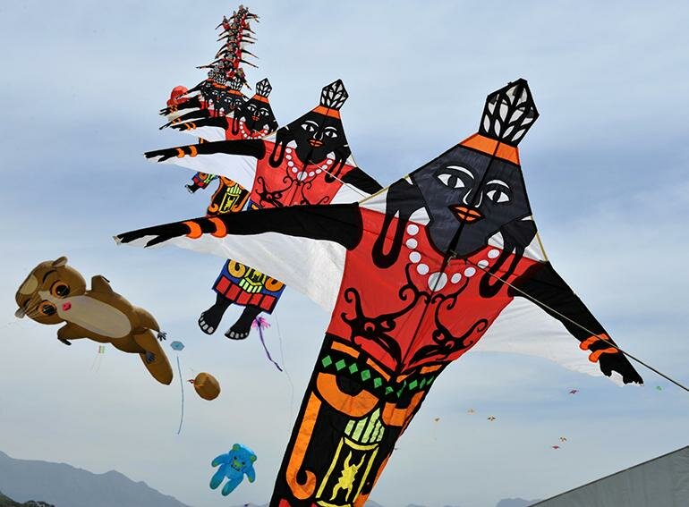 Traditional kite train at the 2012 Cape Town International Kite Festival. Photo credit: Eric Miller Kiting - talking about a REVolution