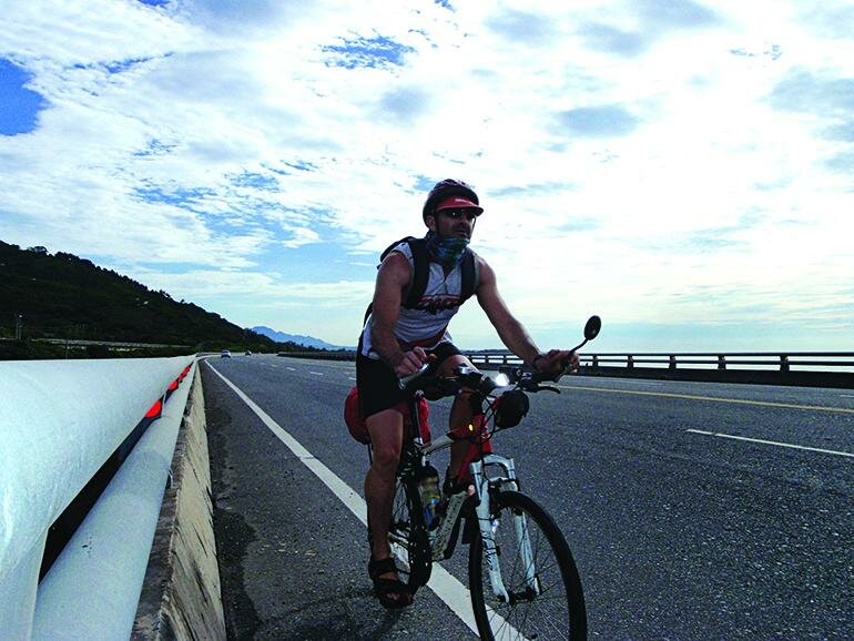 Tip to Tip Through Taiwan ... on my Bicycle Tip to Tip Through Taiwan ... on my Bicycle