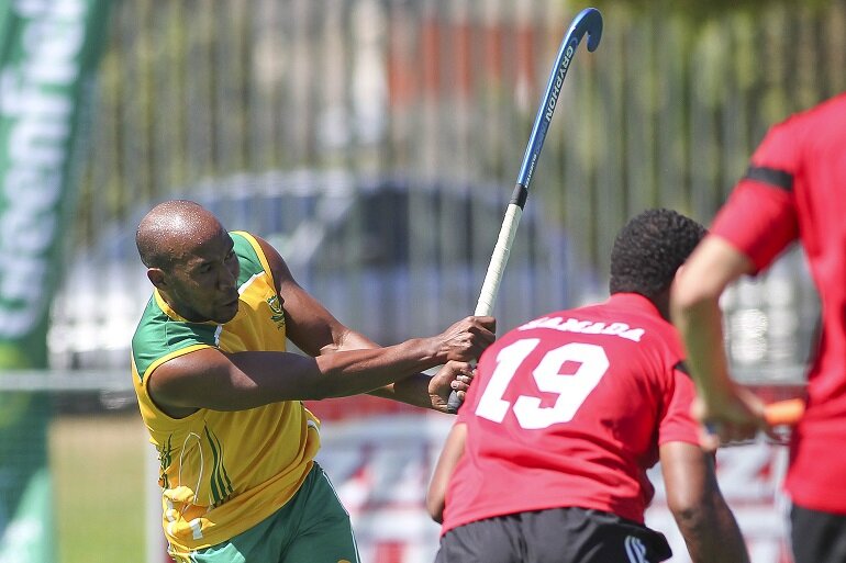 SA striker Julian Hykes shoots as Egypt's Hamada Atef looks on during the Greenfields World League Round 2 bronze medal match against Egypt at Hartleyvale in Cape Town Sunday.