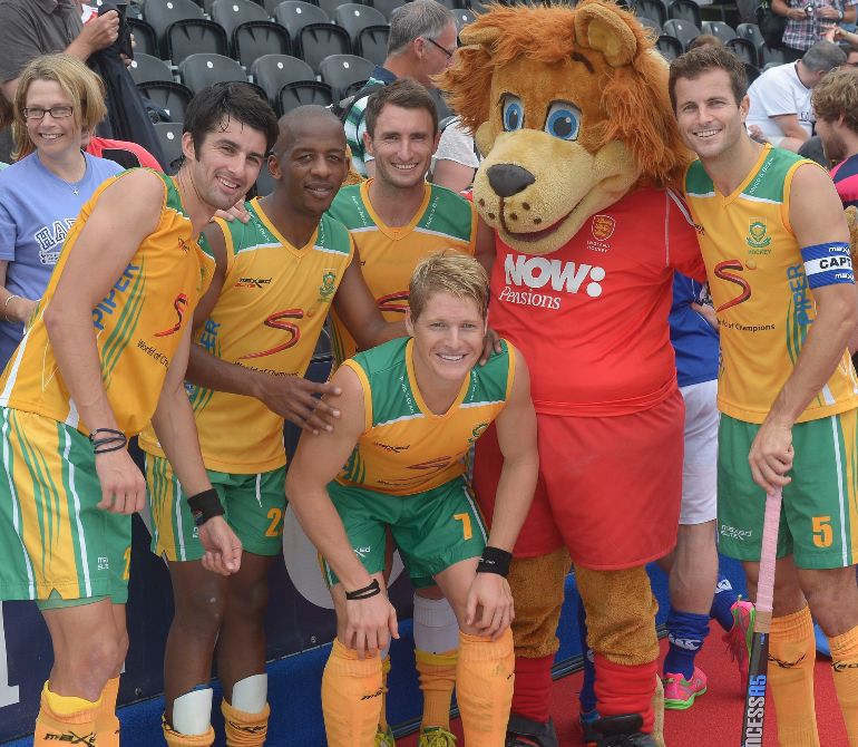 A group of SA players with England Hockey mascot Jasper at the recent Investec Cup in London.