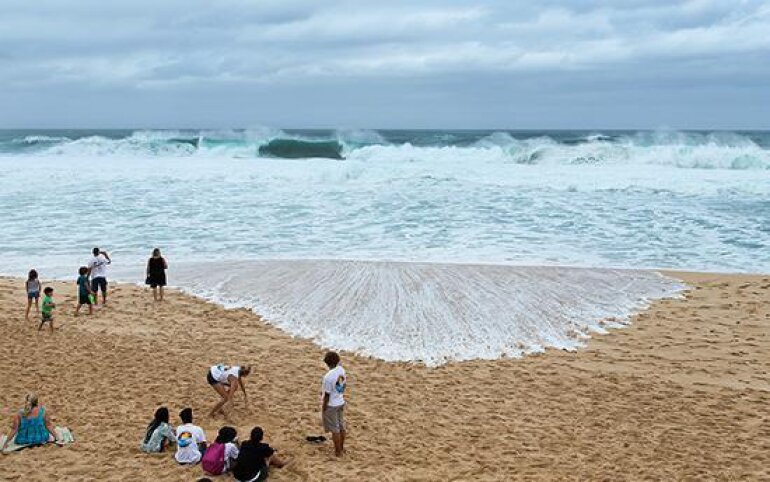 A lay day has been called at the Billabong Pipe Masters in Memory of Andy Irons.