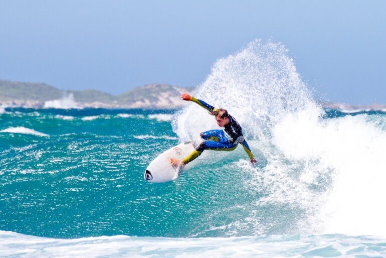 Shane Sykes from Salt Rock en route to victory in the Pro Junior men's division © Ian Thurtell