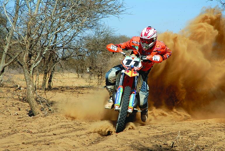 Dakar Co-Driver Takes Struggling Racer's Bike, Rides Over Obstacle, Gives  It Back - Yahoo Sports